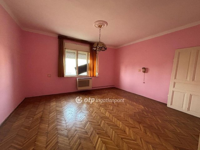Eladó családi ház, Téten 35 M Ft, 3 szobás