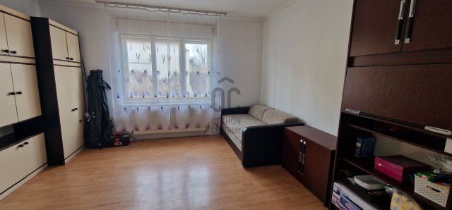 Eladó családi ház, Esztergomban 48.5 M Ft, 2 szobás