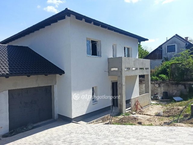 Eladó ikerház, Érden 119.9 M Ft, 3+3 szobás
