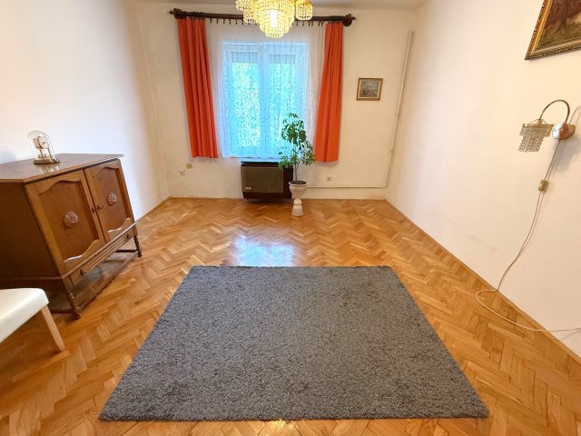 Eladó téglalakás, Pécsett, Feketegyémánt téren 24.9 M Ft