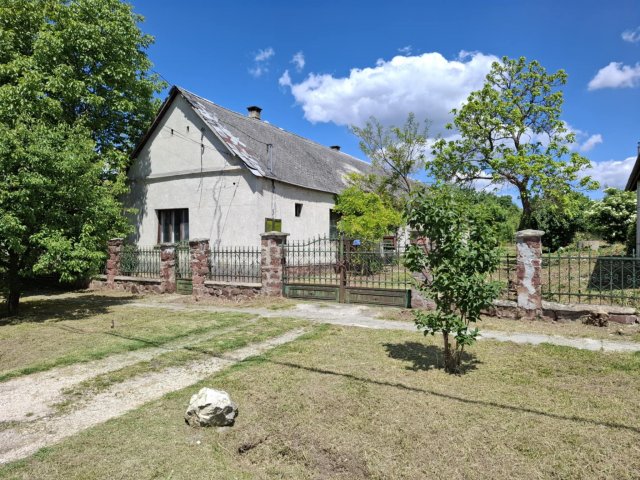 Eladó családi ház, Vérteskethelyen 26.5 M Ft, 4 szobás