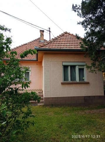 Eladó családi ház, Dánszentmiklóson 38 M Ft, 3 szobás