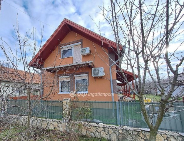 Eladó családi ház, Kisújszálláson 31 M Ft, 3 szobás