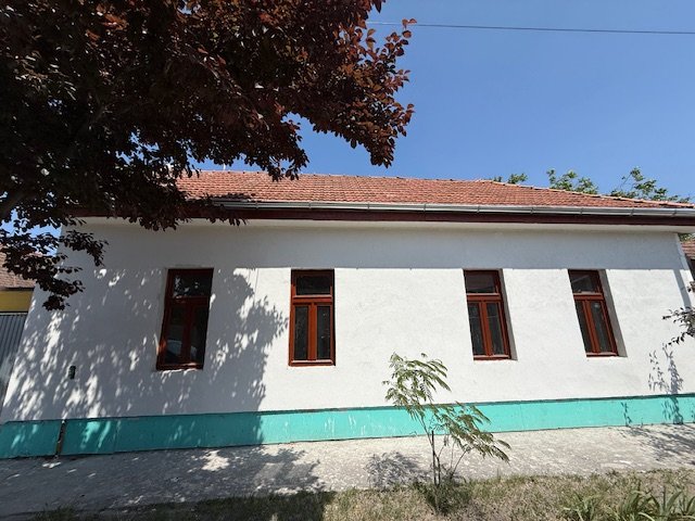 Eladó családi ház, Cegléden 53 M Ft, 3 szobás