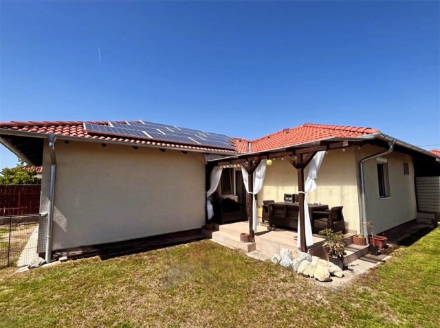 Eladó ikerház, Szigetszentmiklóson 92.4 M Ft, 4 szobás