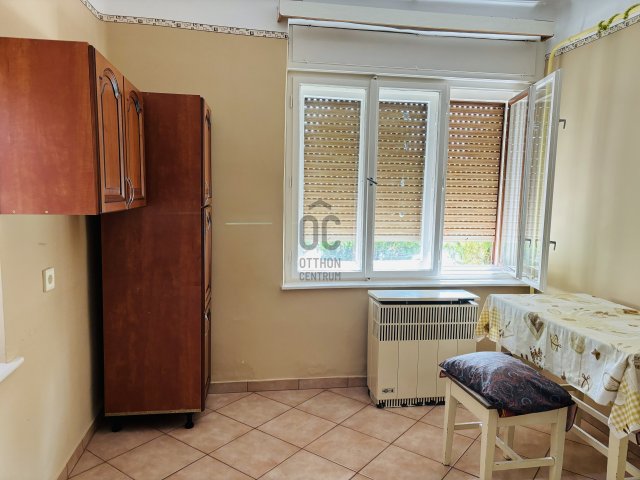 Eladó családi ház, Jászkarajenőn 10.5 M Ft, 2 szobás