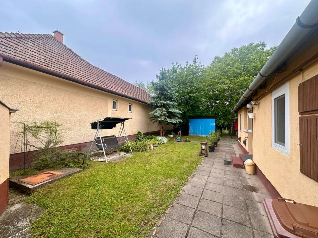 Eladó családi ház, Cegléden 28.5 M Ft, 2 szobás