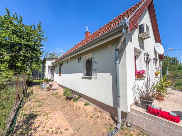 Eladó családi ház, Budaörsön 99.9 M Ft, 3 szobás