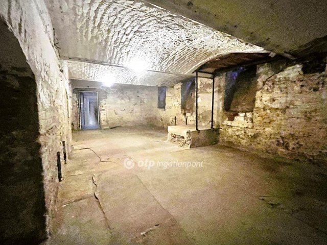 Eladó téglalakás, Budapesten, VIII. kerületben 16.2 M Ft