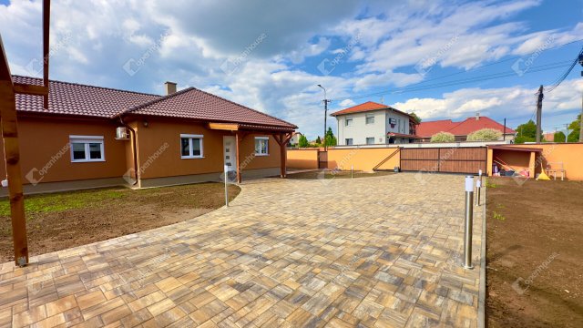 Eladó családi ház, Monoron 74.9 M Ft, 4 szobás