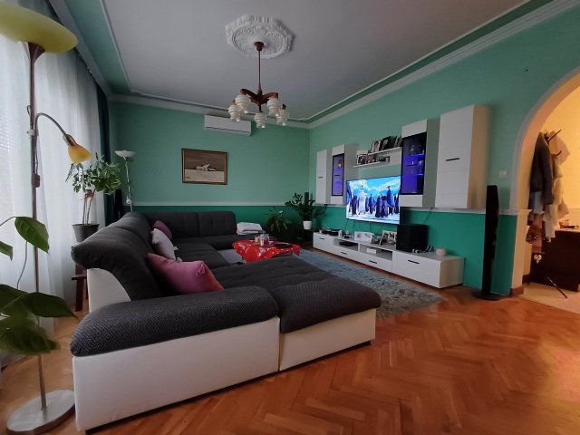 Eladó családi ház, Pécsett 64.9 M Ft, 5 szobás