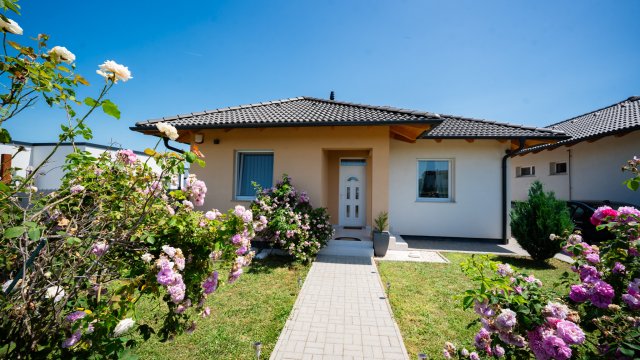 Eladó családi ház, Siófokon 151.5 M Ft, 3 szobás