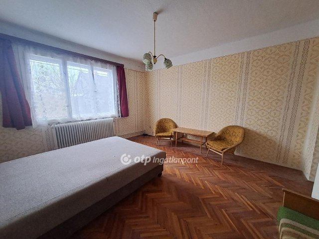 Eladó családi ház, Kisújszálláson 20 M Ft, 2+1 szobás