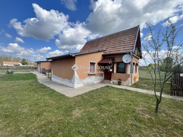 Eladó családi ház, Kecskeméten 24.99 M Ft, 2 szobás