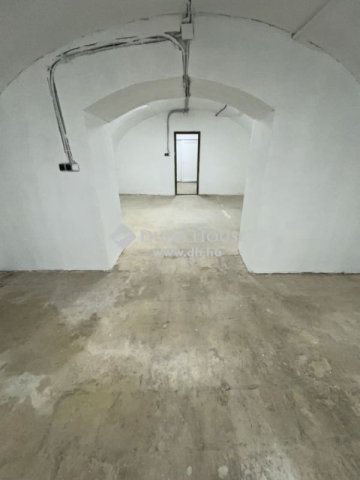 Eladó üzlethelyiség, Pécsett 37.9 M Ft / költözzbe.hu