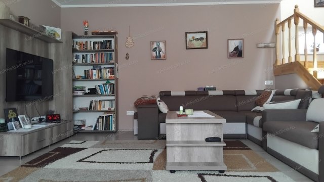 Eladó családi ház, Jászberényben 104.9 M Ft, 6 szobás