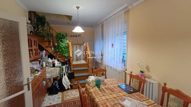 Eladó családi ház, Szentmártonkátán 59.9 M Ft, 5 szobás