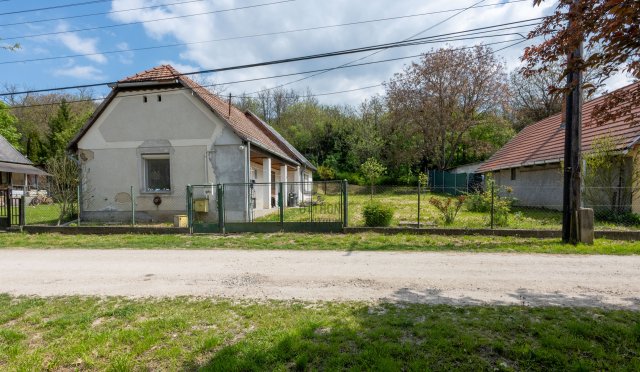 Eladó családi ház, Gyúrón 27.9 M Ft, 2 szobás