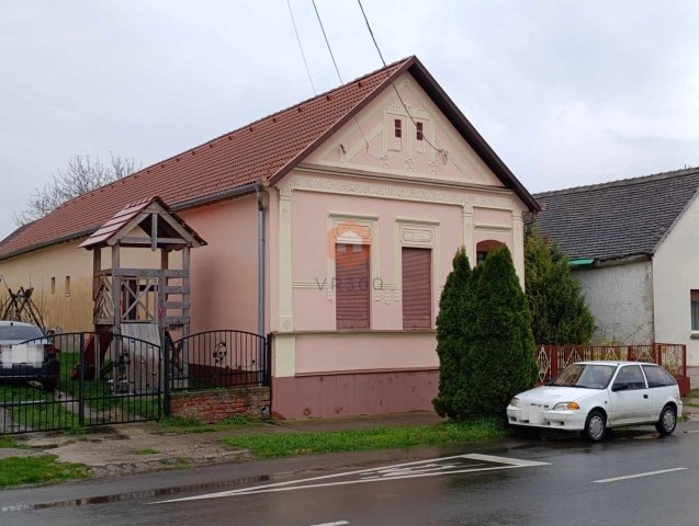 Eladó családi ház, Újpetrén 43.5 M Ft, 4 szobás