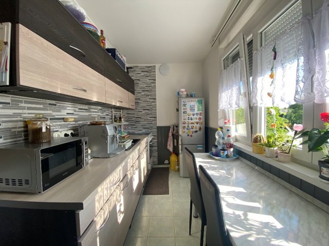 Eladó panellakás, Pécsett, Eszék utcában 39.9 M Ft, 2 szobás