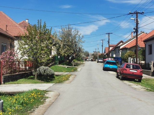 Eladó családi ház, Szirmabesenyőn 38.6 M Ft, 4 szobás