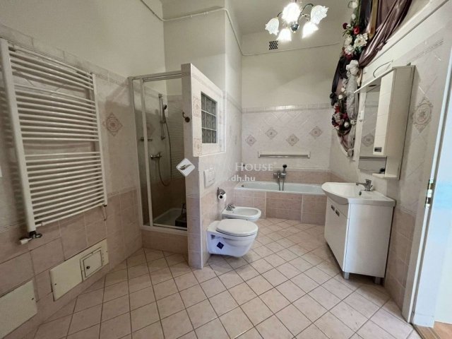 Kiadó téglalakás, albérlet, Kecskeméten 200 E Ft / hó