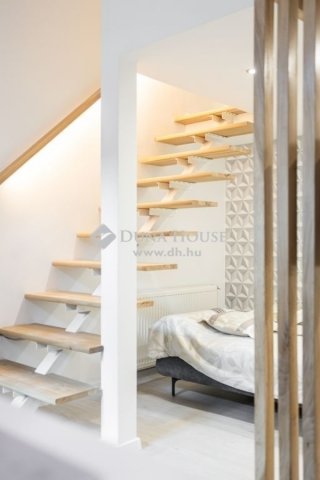 Eladó téglalakás, Budapesten, V. kerületben 199.9 M Ft, 2 szobás