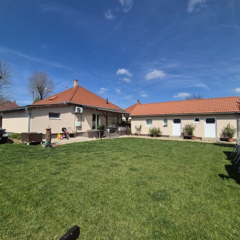Eladó családi ház, Kecskeméten 79.9 M Ft, 4 szobás