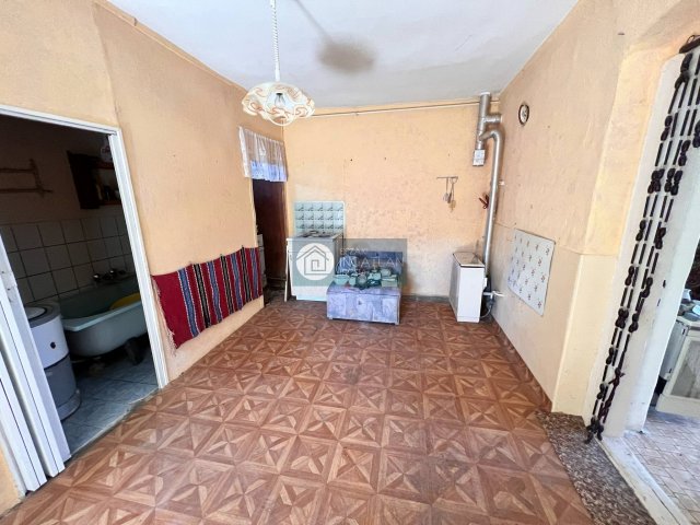 Eladó családi ház, Bánhorvátiban 6.9 M Ft, 1 szobás