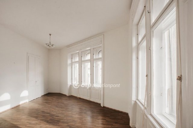 Eladó téglalakás, Budapesten, V. kerületben 200 M Ft, 5 szobás