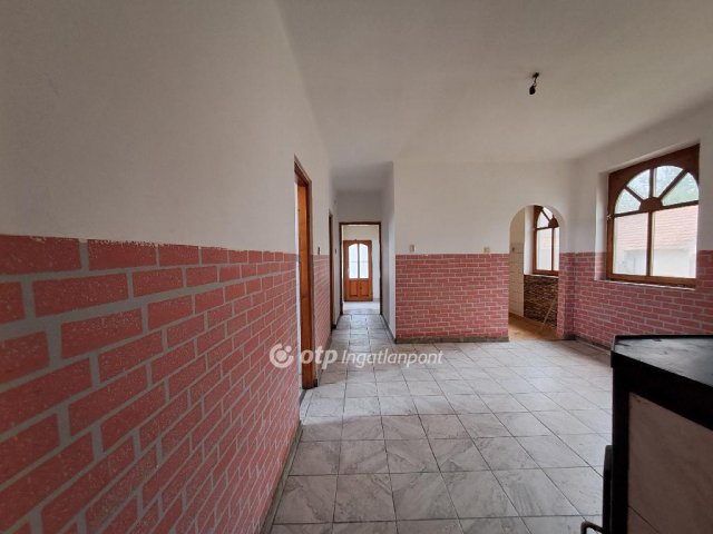 Eladó családi ház, Kisújszálláson 22.5 M Ft, 2+2 szobás