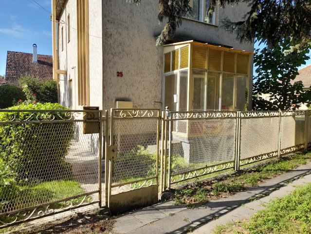 Eladó családi ház, Békésen, Szarvasi utcában 23 M Ft, 3 szobás