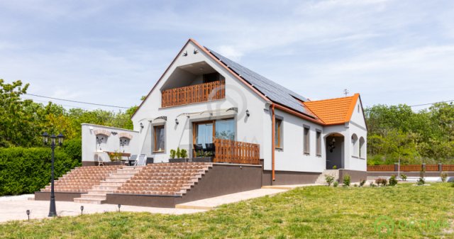 Eladó családi ház, Gyulakeszin 164 M Ft, 4 szobás