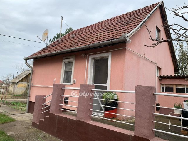 Eladó családi ház, Tiszajenőn 15.9 M Ft, 1 szobás
