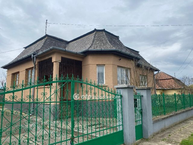 Eladó családi ház, Csitáron 19.9 M Ft, 3 szobás