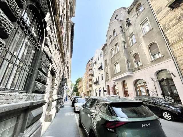 Eladó téglalakás, Budapesten, VI. kerületben 113 M Ft, 2 szobás