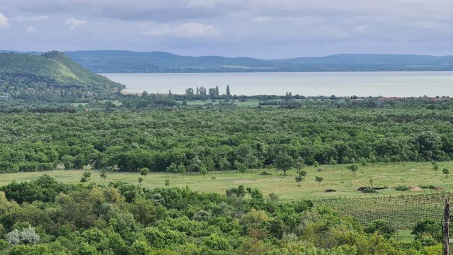 Eladó nyaraló, Balatonfüreden 150 M Ft, 2+2 szobás