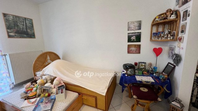 Eladó téglalakás, Egerben 30 M Ft, 1 szobás