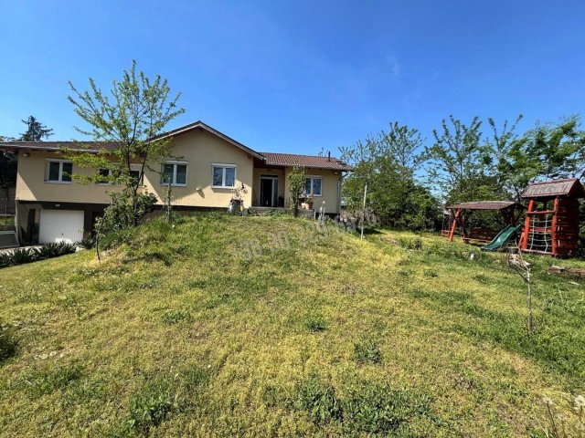 Eladó családi ház, Szigetszentmiklóson 168.9 M Ft, 5 szobás