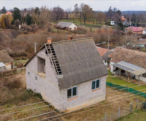 Eladó családi ház, Mohorán 10 M Ft, 3 szobás