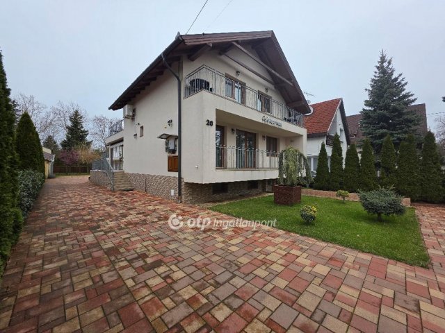 Eladó családi ház, Hajdúszoboszlón 299 M Ft, 12 szobás