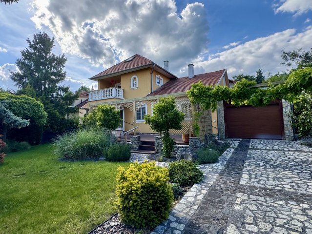 Eladó családi ház, Balatonfüreden 299 M Ft, 6 szobás