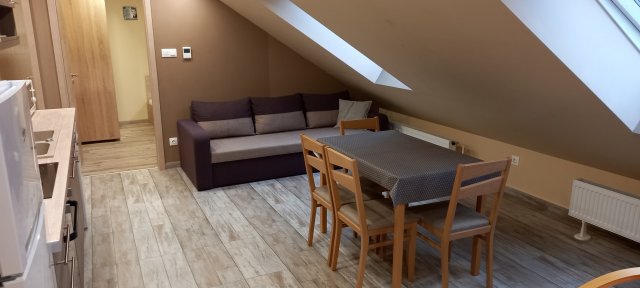 Kiadó téglalakás, albérlet, Pécsett 263 E Ft / hó, 3 szobás