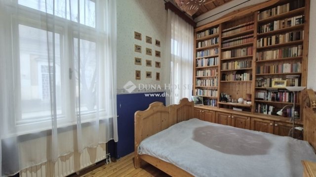 Eladó családi ház, Nagykőrösön 85 M Ft, 8 szobás