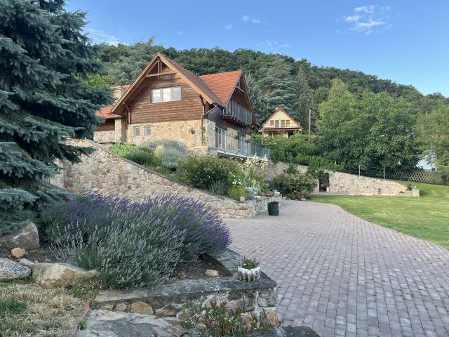 Eladó családi ház, Ábrahámhegyen 329 M Ft, 6 szobás