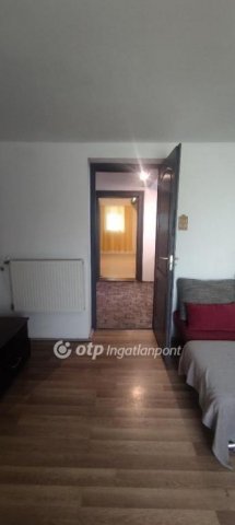 Eladó családi ház, Tiszaföldváron 10 M Ft, 3 szobás