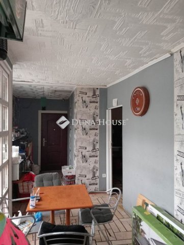 Eladó üzlethelyiség, Komlón, Bem József utcában 26.4 M Ft