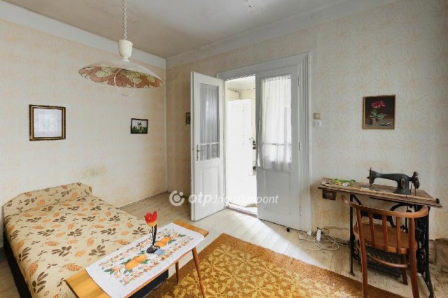 Eladó családi ház, Egerben 23 M Ft, 3 szobás