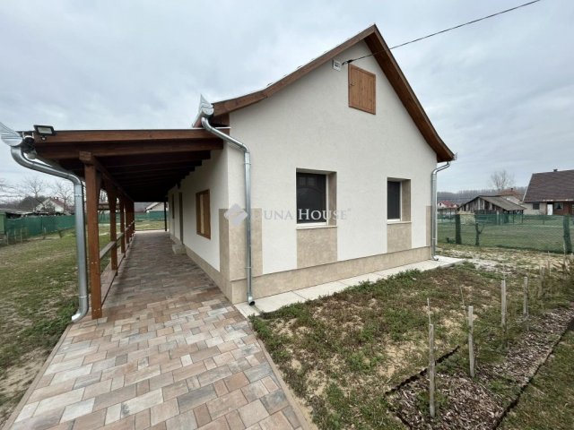 Eladó családi ház, Csemőn 46.9 M Ft, 3 szobás
