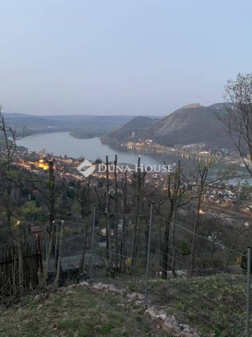 Eladó családi ház, Nagymaroson 90.041 M Ft, 4 szobás